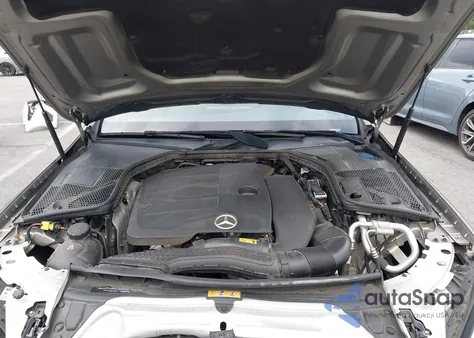 2019 Mercedes-Benz C 300 z USA, uszkodzony, nr VIN 55SWF8DB1KU283658